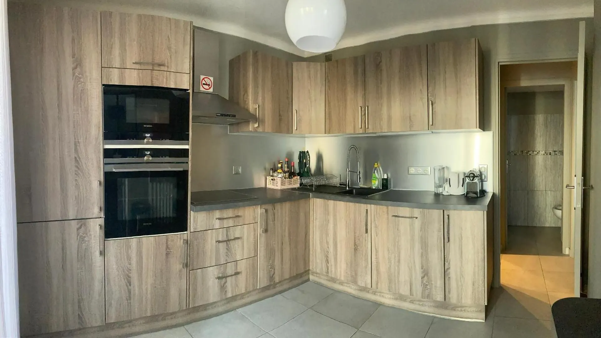 Cozy West Side Balcony Flat: Airport & Beach Proximity Apartment Nice 0*,  France