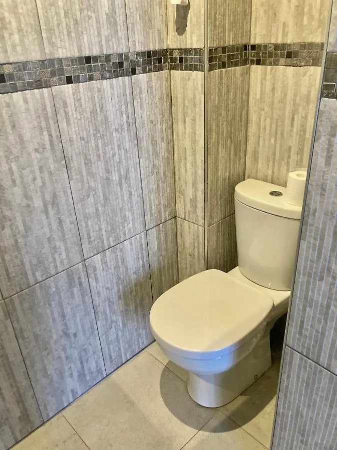 Cozy West Side Balcony Flat: Airport & Beach Proximity Apartment Nice