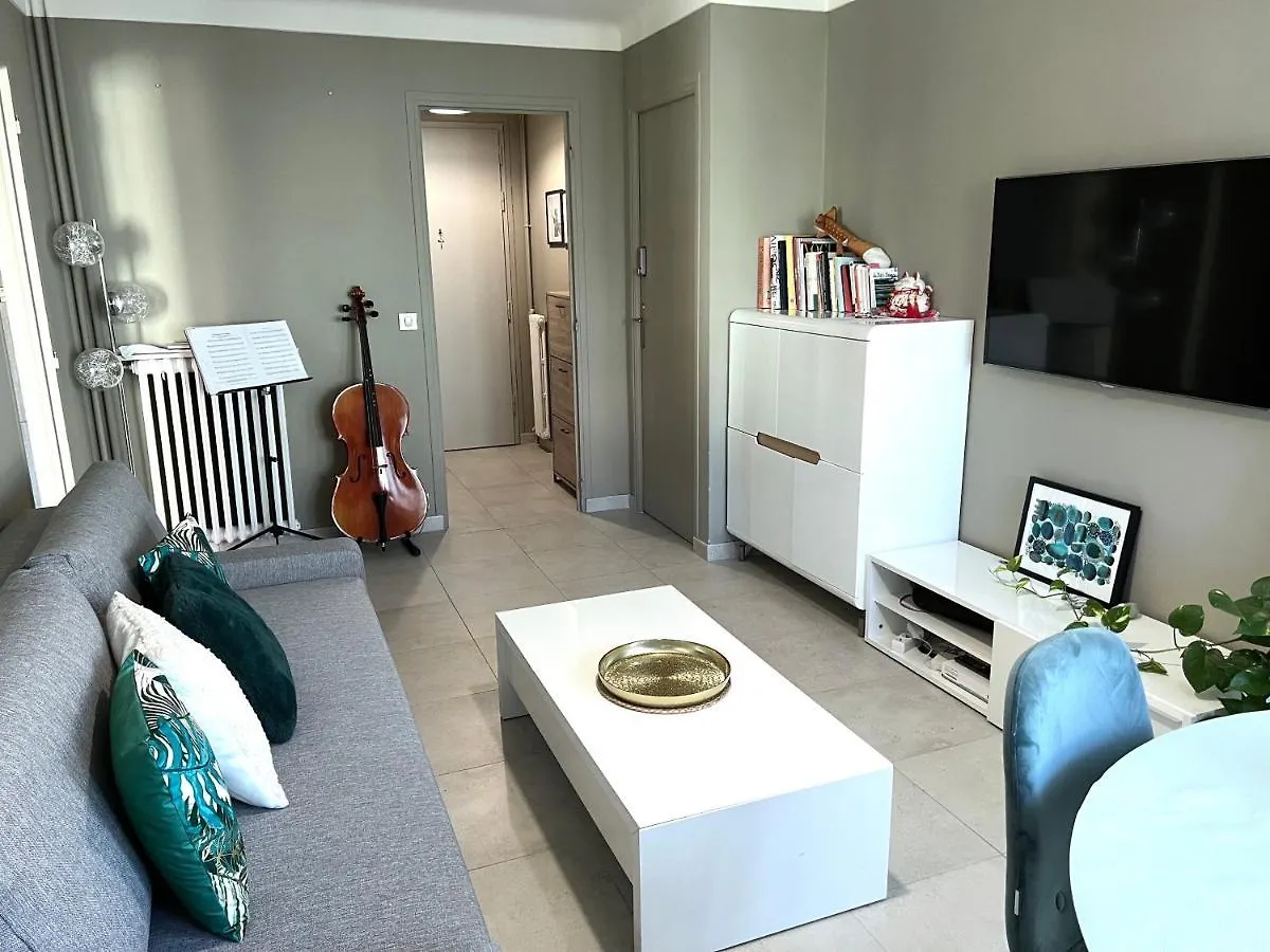 Cozy West Side Balcony Flat: Airport & Beach Proximity Apartment Nice 0*,